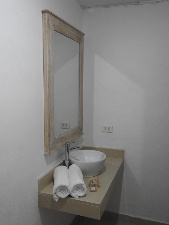 Hotel Villa De Pescadores Rio Lagartos Bagian luar foto